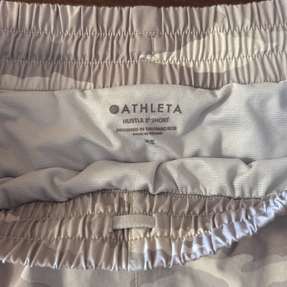 Athleta Hustle 3” Shorts Size XS - Picture 4 of 4